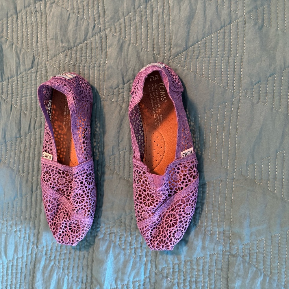 Women's purple Tom's